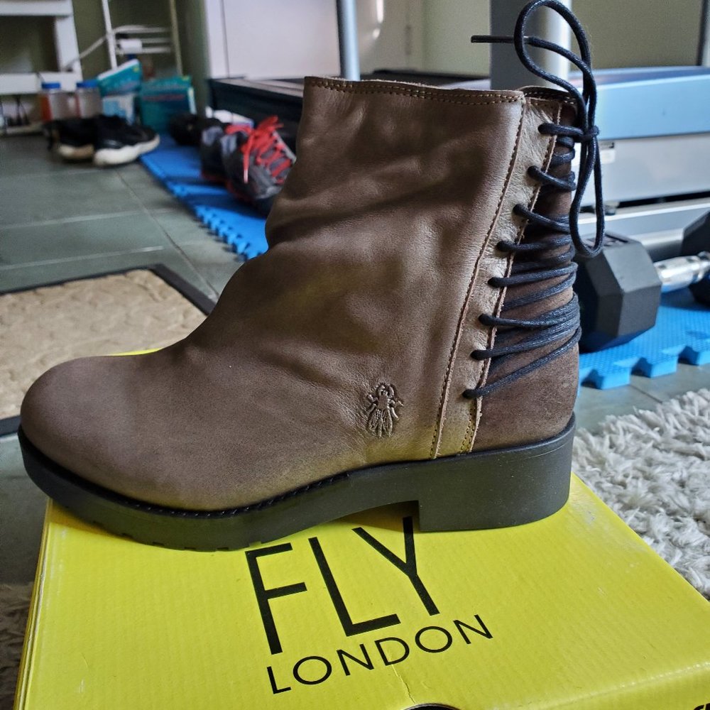 Fly London bust leather zip ankle boot grey/ground size 37